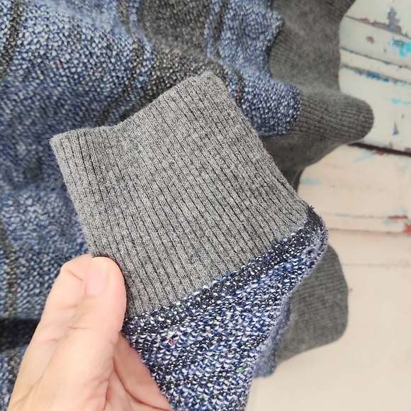 Faherty | Luxe Heather Reversible Crew - Picture 4 of 5